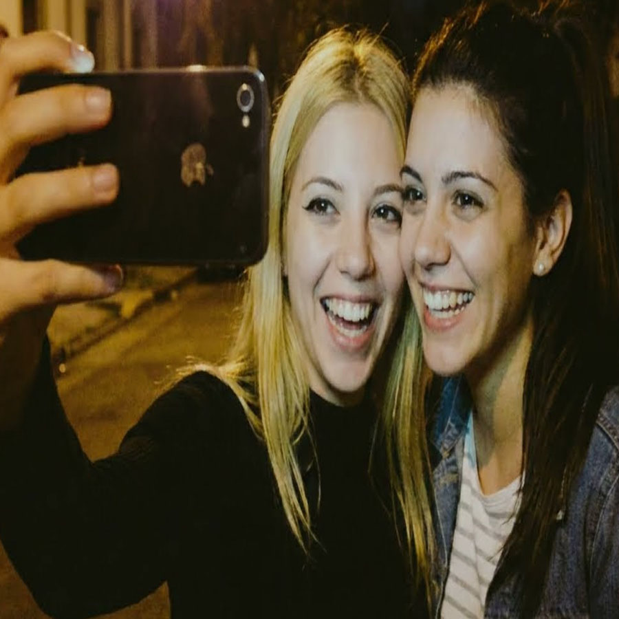 Amigas desaparecieron sin rastro — 8 años después celular de una inició sesión en WhatsApp