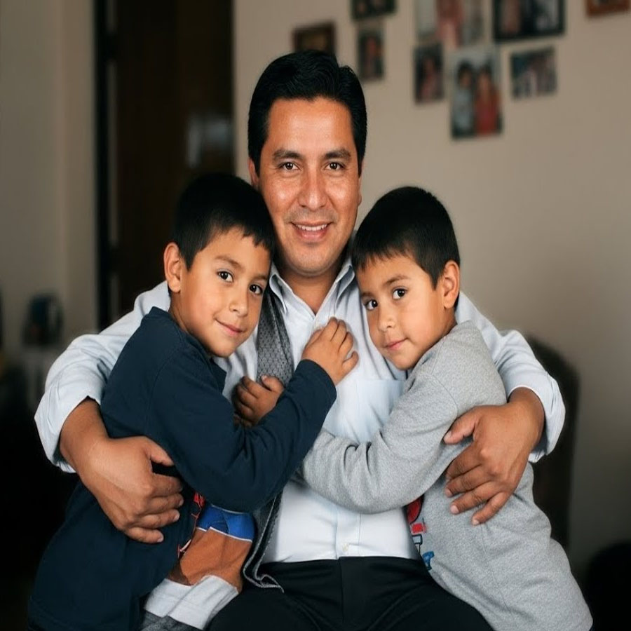 17 años desaparecido — su ESPOSA lo vio en el banco, lo siguió y descubrió que